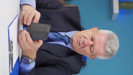 Vertical-video-of-Businessman-showing-his-empty-wallet-to-the-camera.